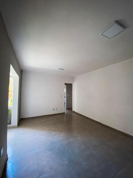 Apartamento de 3 dormitórios (suíte), reformado, sem garagem no Kobrasol.