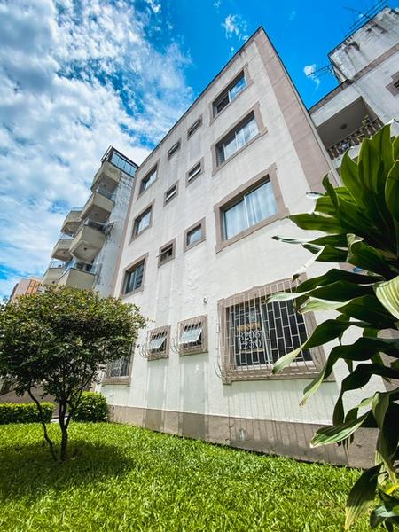 Apartamento de 3 dormitórios (suíte), reformado, sem garagem no Kobrasol.