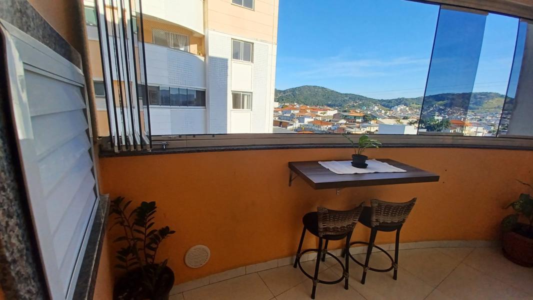 Apartamento com 2 dormitórios ( suíte), Sacada/churrasqueira e garagem no bairro Ipiranga.