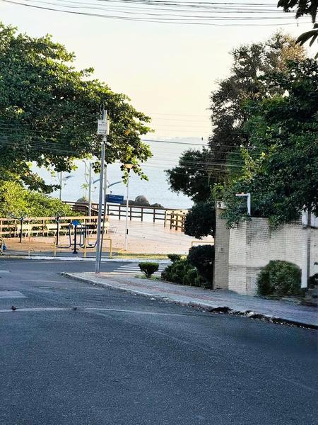 Casa à Beira-Mar no Bairro do Bom Abrigo com 2 pisos, elevador e piscina  - Florianópolis