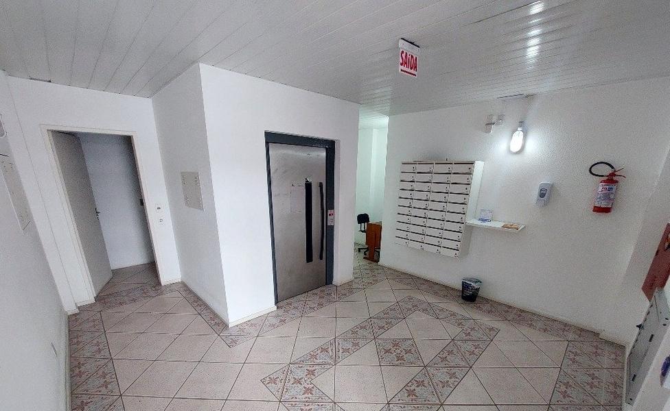 Kitnet com armário de cozinha e divisória para quarto no Kobrasol.