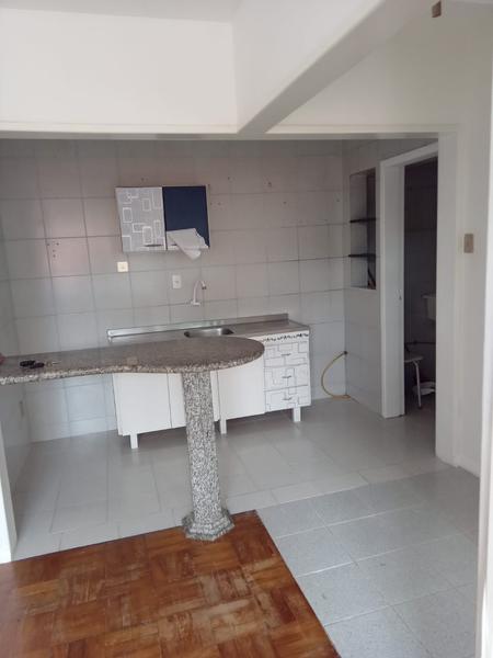 Apartamento de 50m² com dormitório e Garagem.