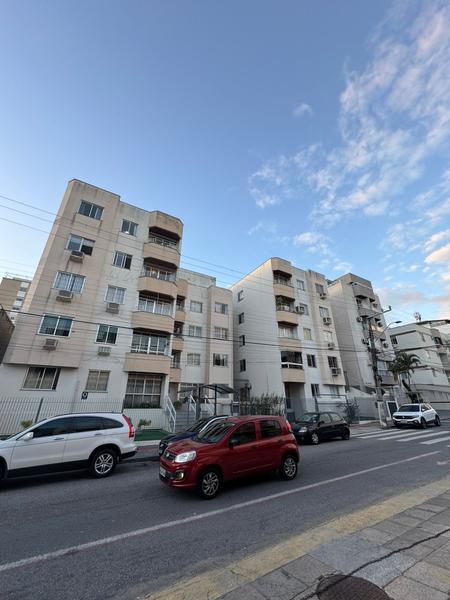 Apartamento com 2 Dormitórios e Elevador na Melhor Localização do Abraão.