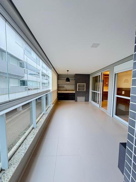 Apartamento com 2 suítes, lavabo, 2 garagens e hobby box  em Ingleses.