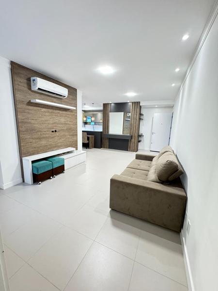 Apartamento com 2 suítes, lavabo, 2 garagens e hobby box  em Ingleses.