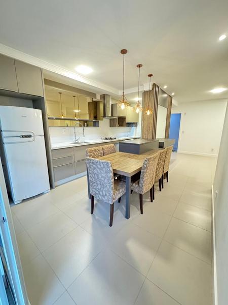 Apartamento com 2 suítes, lavabo, 2 garagens e hobby box  em Ingleses.