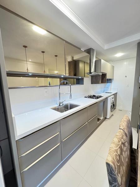 Apartamento com 2 suítes, lavabo, 2 garagens e hobby box  em Ingleses.