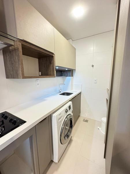 Apartamento com 2 suítes, lavabo, 2 garagens e hobby box  em Ingleses.