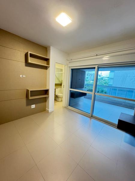 Apartamento com 2 suítes, lavabo, 2 garagens e hobby box  em Ingleses.