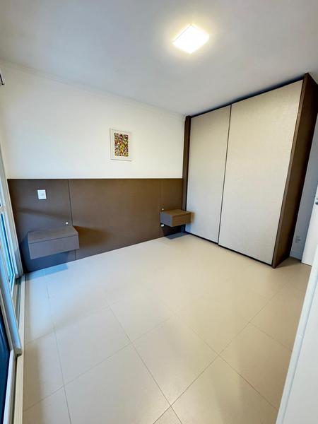 Apartamento com 2 suítes, lavabo, 2 garagens e hobby box  em Ingleses.