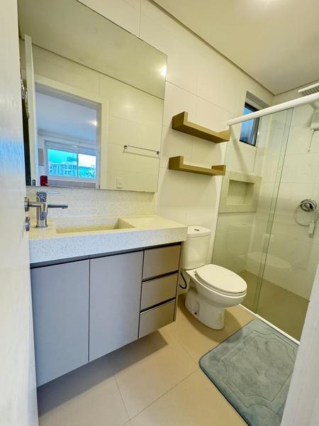 Apartamento com 2 suítes, lavabo, 2 garagens e hobby box  em Ingleses.
