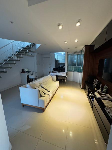 Apartamento  Duplex, mobiliada com 3 Vagas de Garagem e vista para o mar no Abraão.