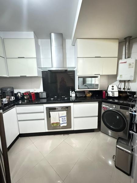Apartamento  Duplex, mobiliada com 3 Vagas de Garagem e vista para o mar no Abraão.