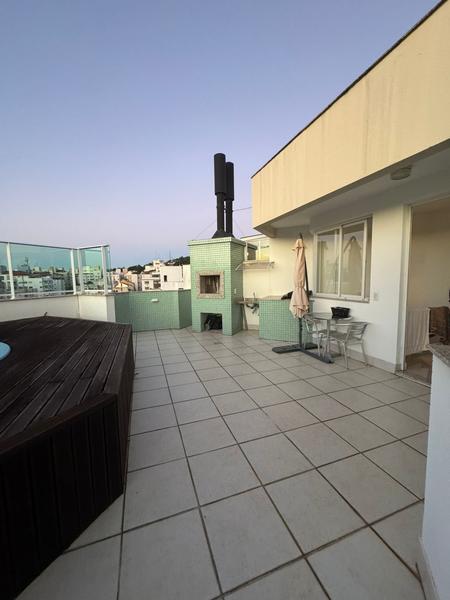Apartamento  Duplex, mobiliada com 3 Vagas de Garagem e vista para o mar no Abraão.