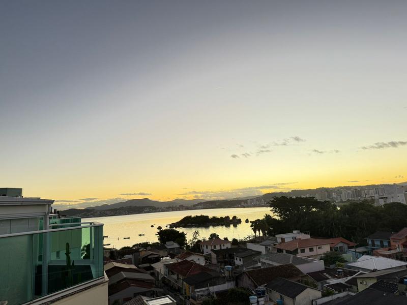 Apartamento  Duplex, mobiliada com 3 Vagas de Garagem e vista para o mar no Abraão.