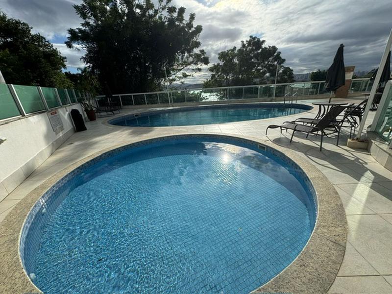 Apartamento  Duplex, mobiliada com 3 Vagas de Garagem e vista para o mar no Abraão.